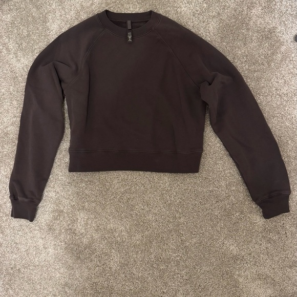 SKIMS Tops - SKIMS Cozy Fleece Crewneck – XS | Dark Brown